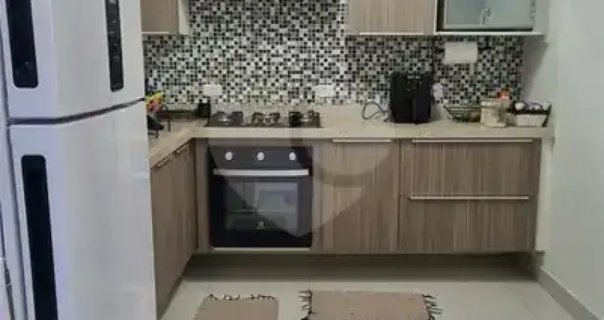 Sobrado à venda com: 70m² | 2 suítes | 2 vagas fixas | churrasqueira | baixo custo