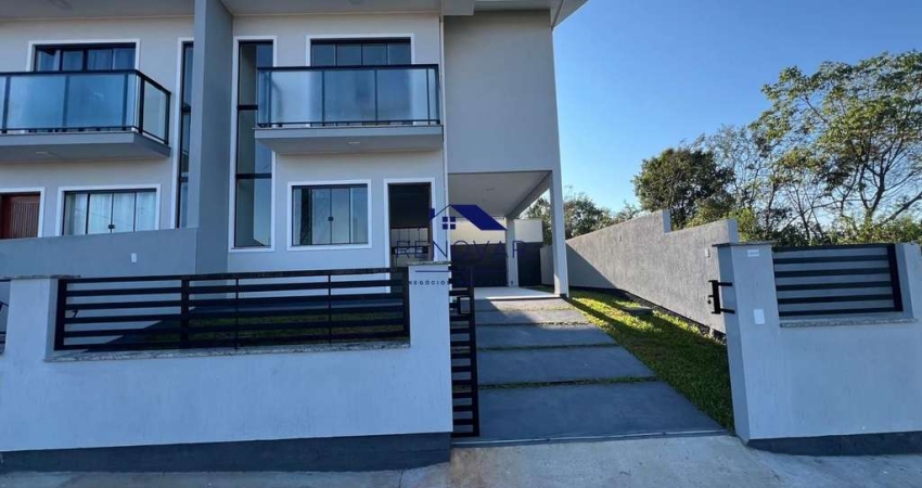 Sobrado com 03 Quartos, Suíte com Sacada e Garagem Coberta – São José/SC