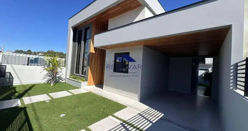 Casa com 3 Dormitórios, Suíte e Área Gourmet com Churrasqueira