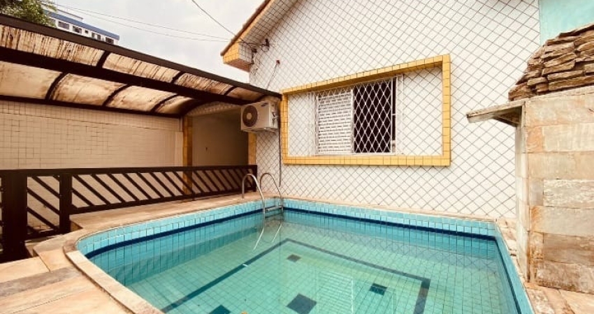 Casa com piscina na Aparecida