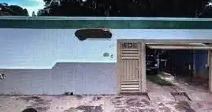 Venda - casa ampla com 2 quartos sendo 1 suíte, ótima localização