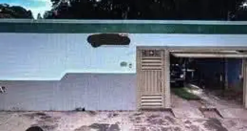 Venda - casa ampla com 2 quartos sendo 1 suíte, ótima localização