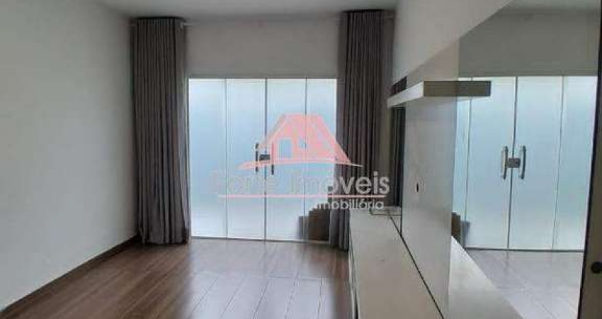Casa linear em condomínio fechado