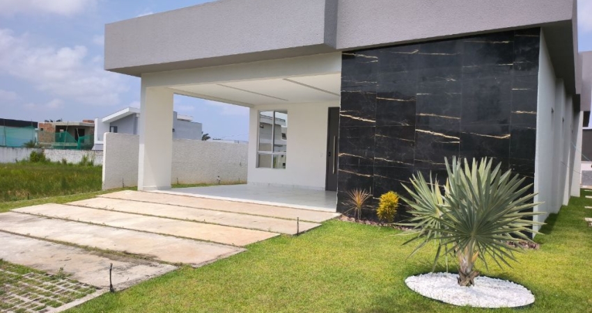 BELÍSSIMA CASA , COM ACABAMENTO DE ALTO PADRÃO, EM CONDOMINIO FECHADO.
