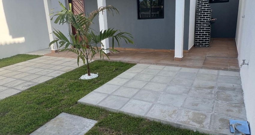 EXCELENTE CASA SOLTA, COM ACABAMENTO DIFERENCIADO, ÓTIMA LOCALIZAÇÃO