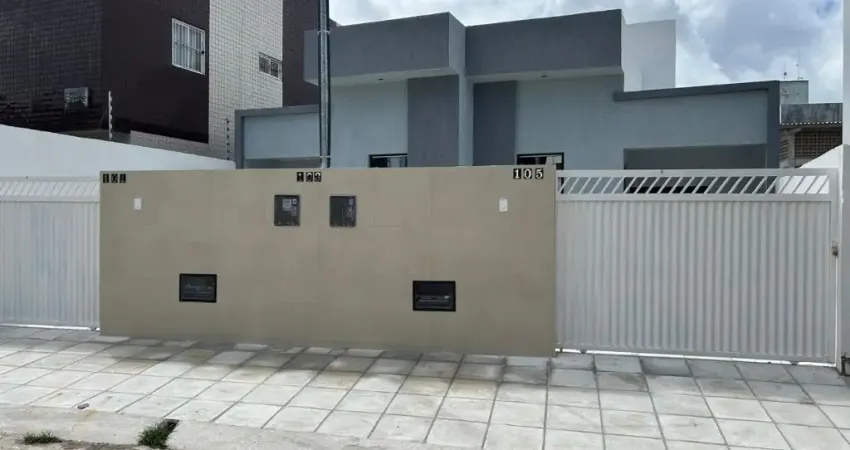 EXCELENTE CASA, COM ACABAMENTO DIFERENCIADO, ÓTIMA LOCALIZAÇÃO.