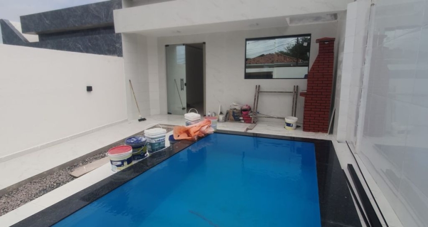 EXCELENTE CASA, COM ACABAMENTO DIFERENCIADO, RUA CALÇADA, BOA LOCALIZAÇÃO