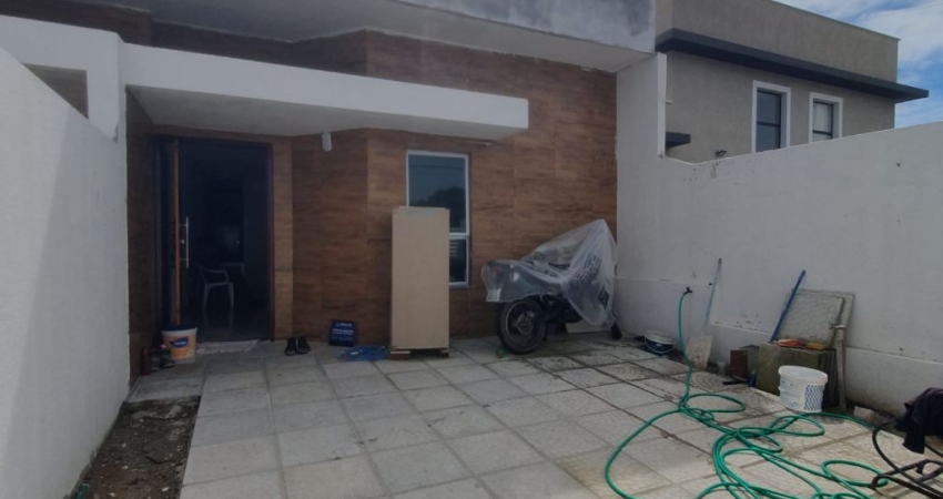 EXCELENTE CASA, ACABAMENTO DIFERENCIADO, RUA CALÇADA