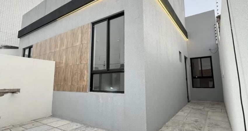 EXCELENTE CASA COM ACABAMENTO PERFEITO, BEM LOCALIZADA