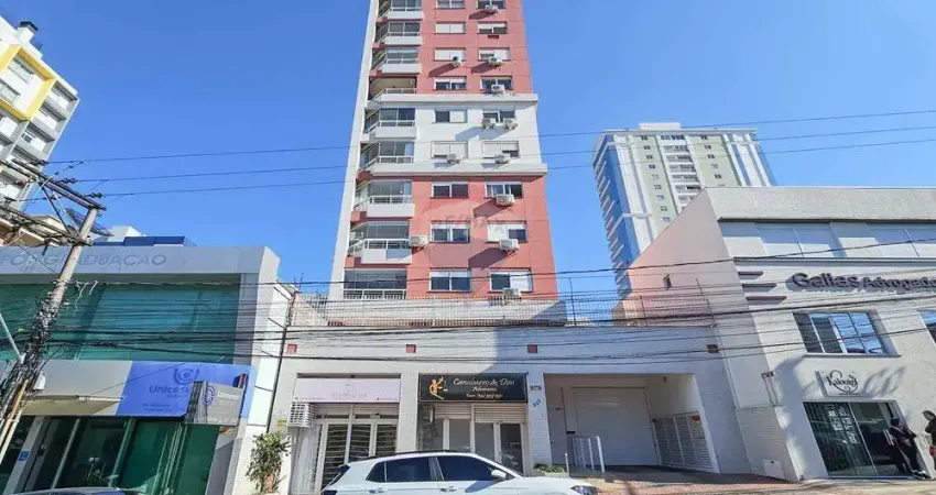 Apartamento amplo de 2 dormitórios com churrasqueira e vaga de garagem – edifício costa do marfim, localização estratégica no centro