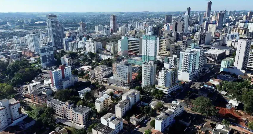 Terreno central com frente para duas ruas e ótimo índice construtivo!