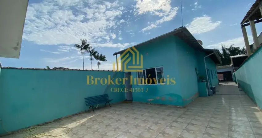 Belíssima casa no gaivotas caraguatatuba, próximo a farmácias e comércios do bairro