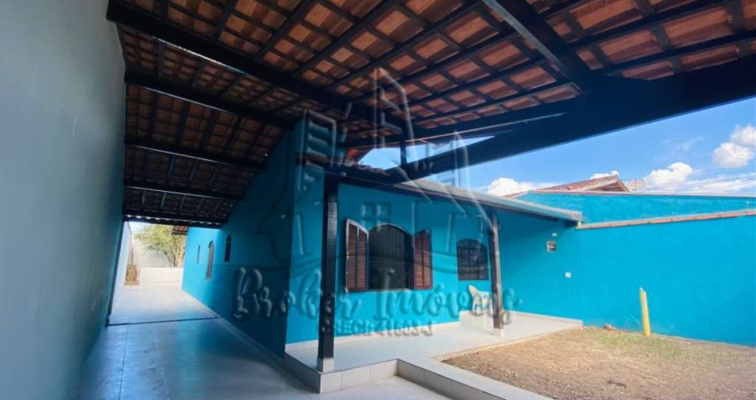 Oportunidade de Excelente casa térrea muito bem conservada no Jardim Jaqueira em Caraguatatuba-SP