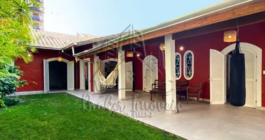 Lindíssima Casa Estilo Colonial na Martim de Sá, à 50 metros do Mar, com muito potencial para Pousada!