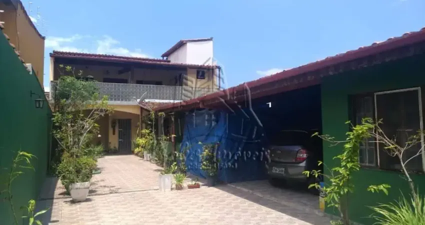 SOBRADO AMPLO COM 2 dormitórios, varanda e edícula no Morro do Algodão.