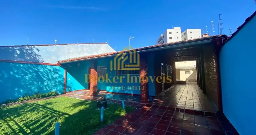 Excelente casa térrea com piscina na Martim de Sá bem pertinho da Prainha e do Parcão e 400 metros da praia.