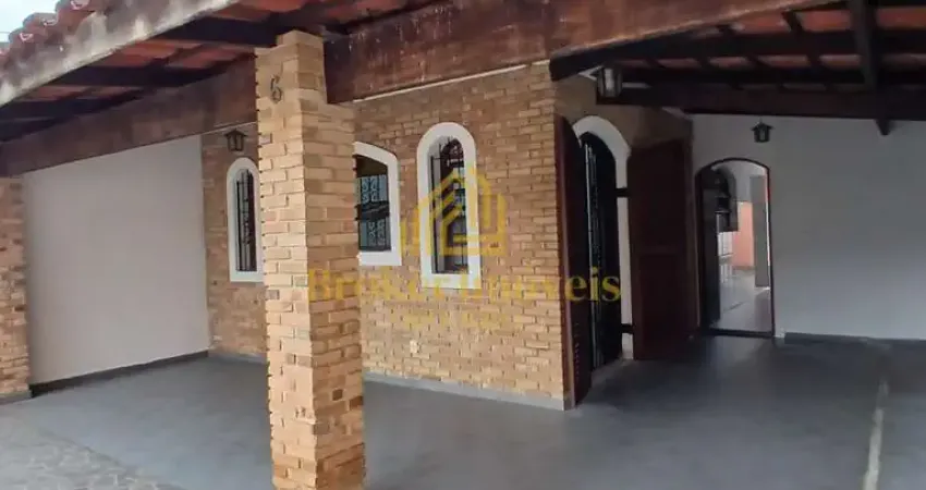 Excelente Terreno com Duas Casas e Amplo Espaço nos Fundos Ótima Localização!