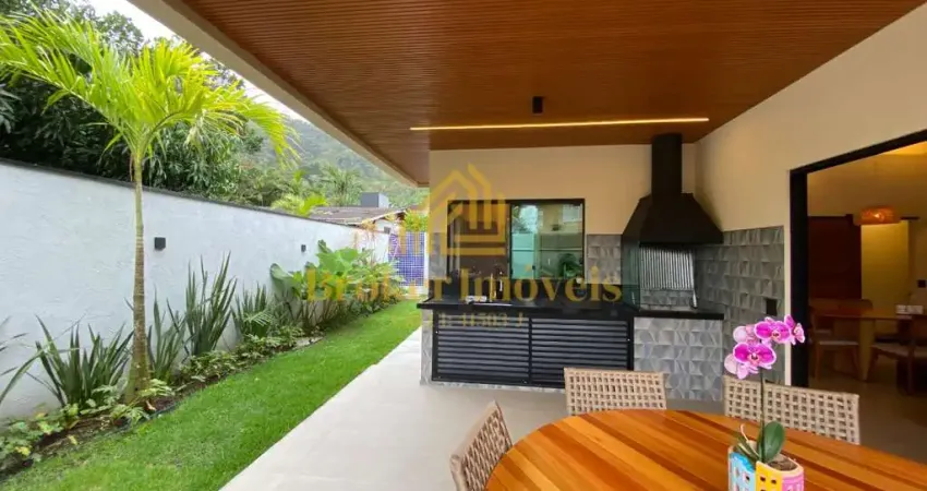 Casa térrea nova, no recanto sandra na praia martim de sá, rodeada da natureza e pertinho da praia