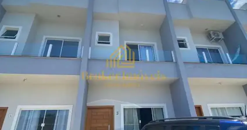 Sobrado em excelente localização na Praia das Palmeiras, à 400 metros da praia