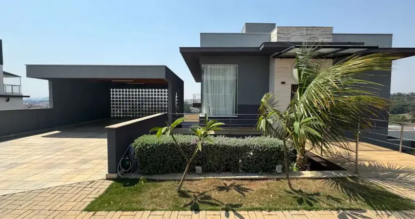 Casa em condomínio à venda em Bragança Paulista-SP, Condomínio Villa Real, com 3 quartos, 2 suítes, 2 salas, 4 vagas de garagem e 310m².