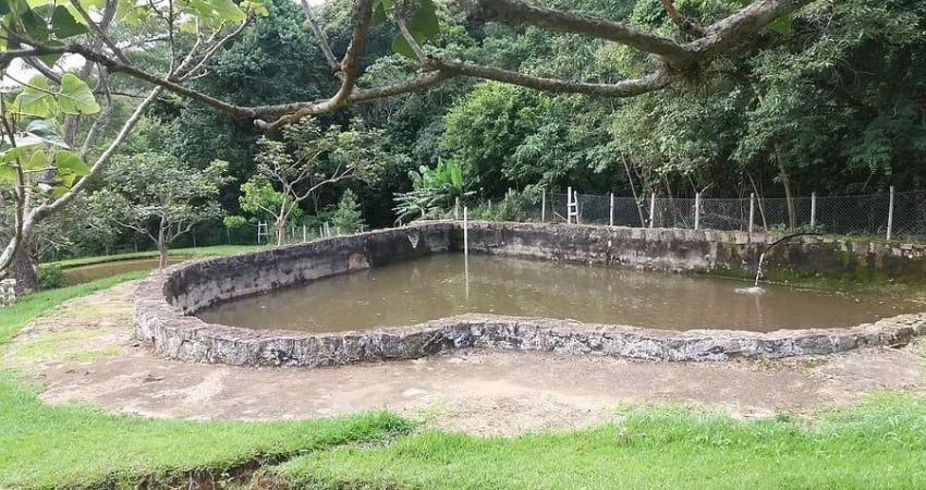 Excelente sitio em Vargem