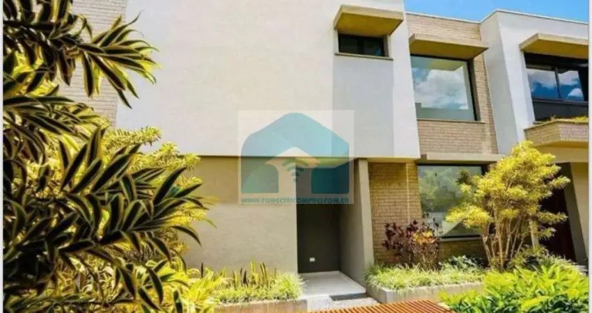 Casa de Condomínio com 3 Quartos e tres suites, quatro vagas