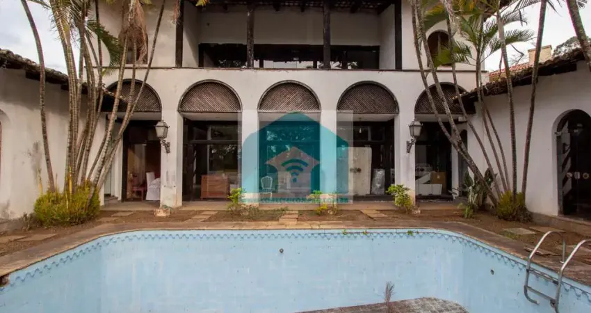 Casa com 5 Quartos e 5 banheiros à Venda, 1000 m² por R$ 3.350.000