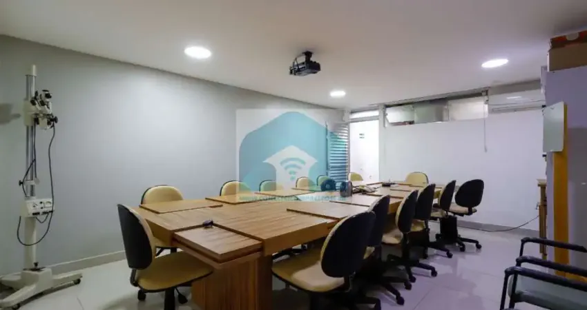 Casa à venda na Alameda dos Nhambiquaras, 159, Moema, São Paulo