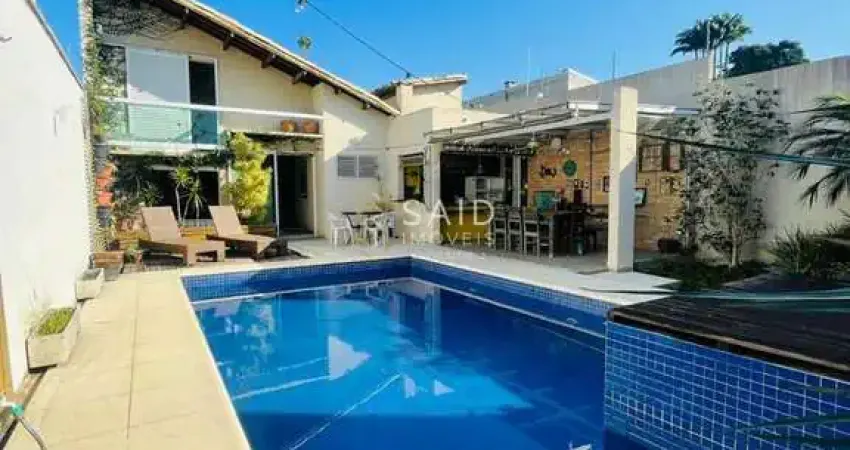 Casa com piscina para venda no bairro Vila Oliveira em Mogi das Cruzes- SP
