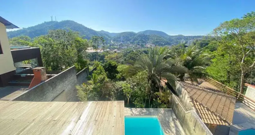 Casa de condomínio sobrado para venda tem 300 metros quadrados com 4 quartos em Badu - Niterói - RJ