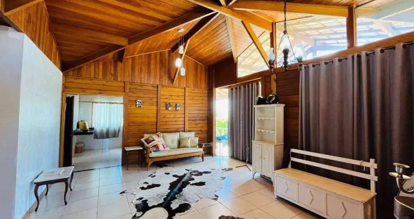 Classe A Imóveis apresenta: Casa aconchegante em meio à natureza no Condomínio Aldeias do Lago – Setor Pinheiros