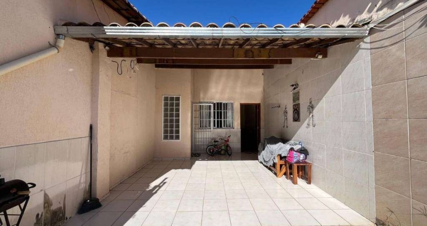 Classe A Imóveis apresenta: Casa com lote e barracão à venda no bairro João Pinheiro