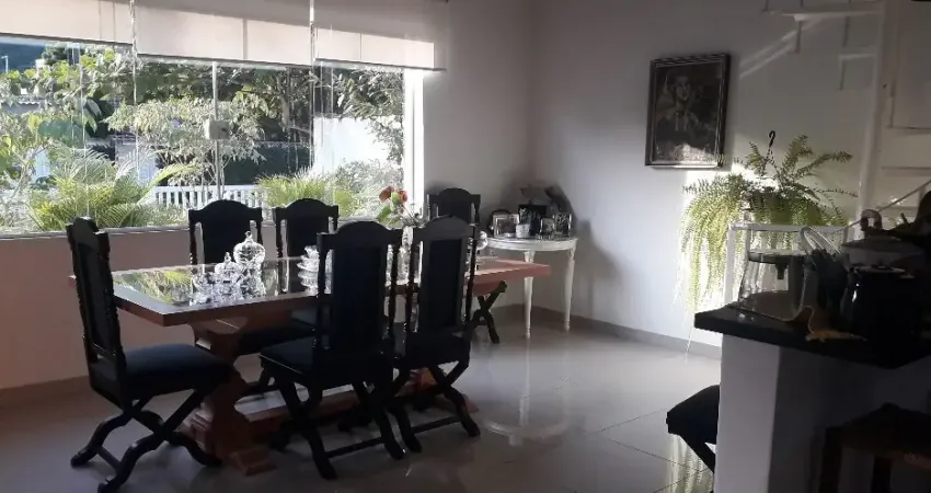 Linda casa térrea no jardim guaiúba - guarujá-sp, apenas 600 metros da praia do tombo