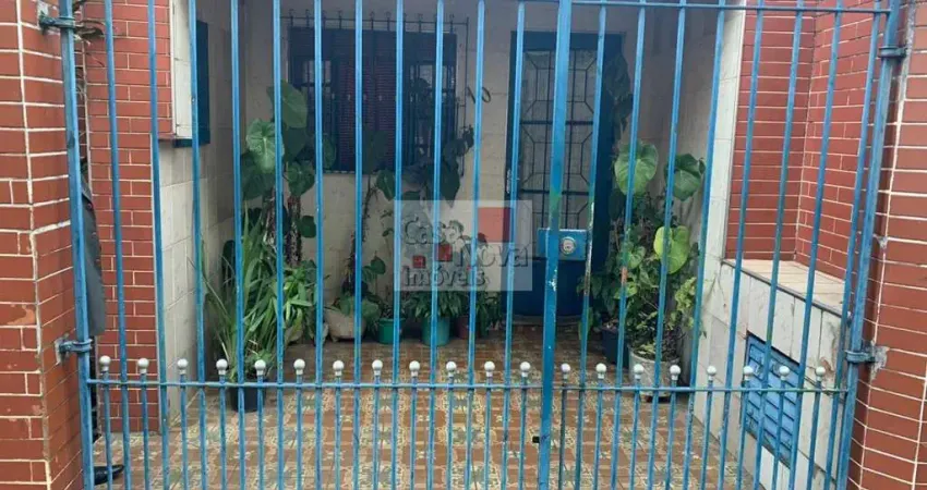 Casa térrea  em viela
