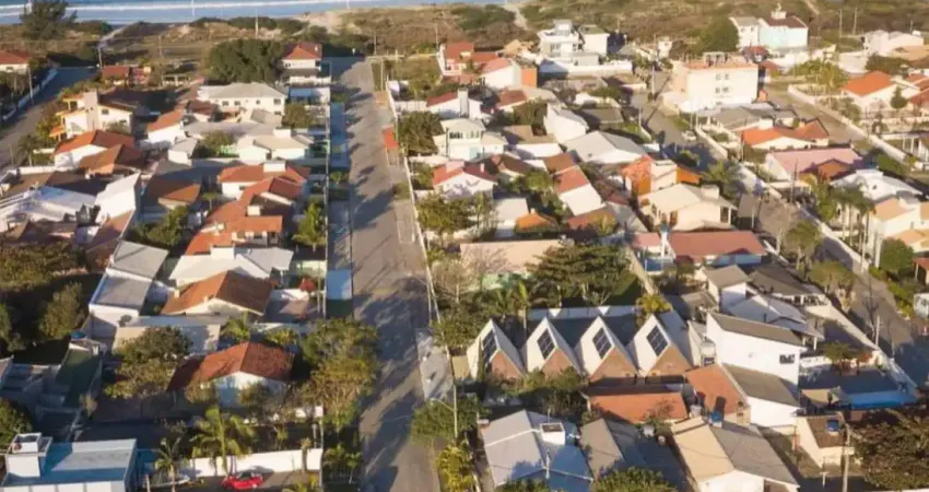 Sobrado/ aluguel de temporada r$ 1.100, por dia!  100m. upa e posto policial-250m do mar!