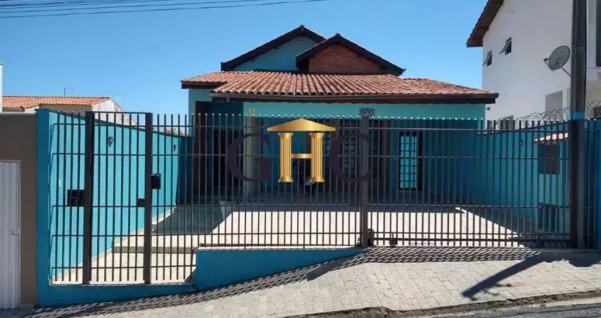 CASA DE ALTO PADRÃO À VENDA - CENTRO DE SALTO DE PIRAPORA/SP.
Área Construída:  320 m² / Área Terre