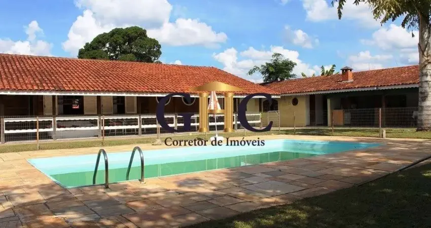 CASA  VENDA - CONDOMÍNIO TERRAS DE SÃO FRANCISCO.
Área Construída: 230 m² / Área Terreno: 1.070 m².