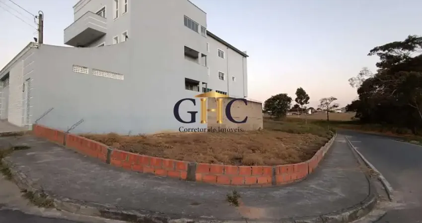 TERRENO DE ESQUINA NO CENTRO - ÓTIMA LOCALIZAÇÃO

TERRENOS
- Excelente topografia, terreno de esqui