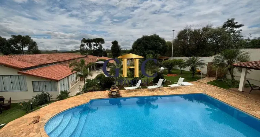 VENDO CHÁCARA MOBILIADA ALTO PADRÃO NO CONDOMÍNIO ARCO ÍRIS EM SALTO DE PIRAPORA/SP
Área terreno: 2