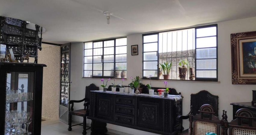 Casa Comercial para Locação em Itaboraí, Centro, 4 dormitórios, 2 suítes, 4 banheiros, 1 vaga