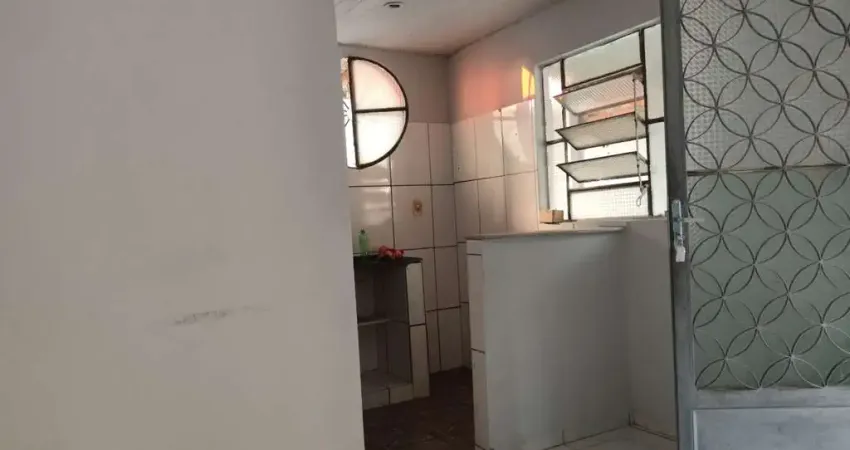 Casa para Locação em Itaboraí, Jardim Imperial, 1 dormitório, 1 banheiro
