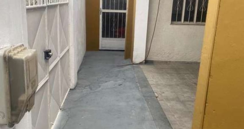 Casa para Locação em Itaboraí, Outeiro das Pedras, 2 dormitórios, 1 banheiro, 1 vaga