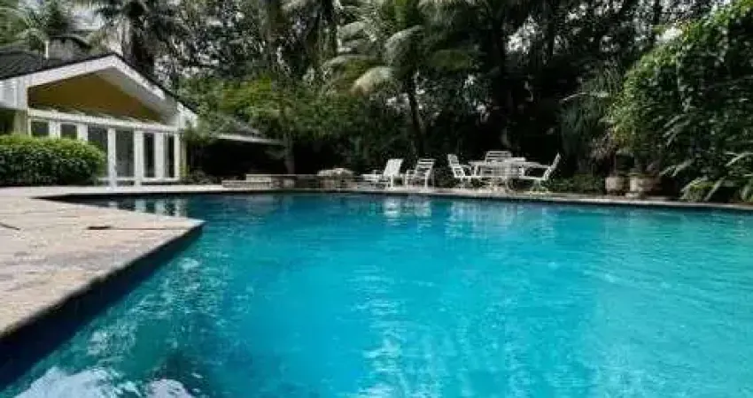 Casa em Condomínio - Triplex / Residencial / Itanhangá