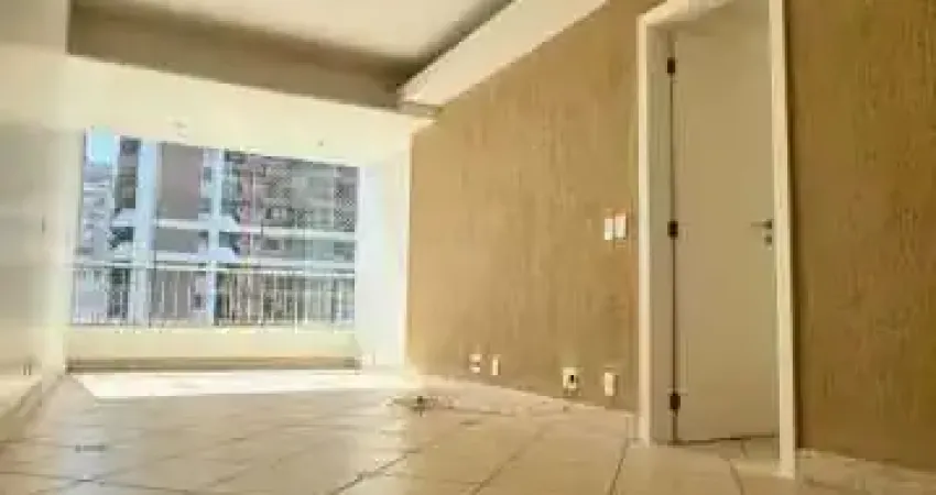 No coração da barra da tijuca... um apartamento que encanta e acolhe.