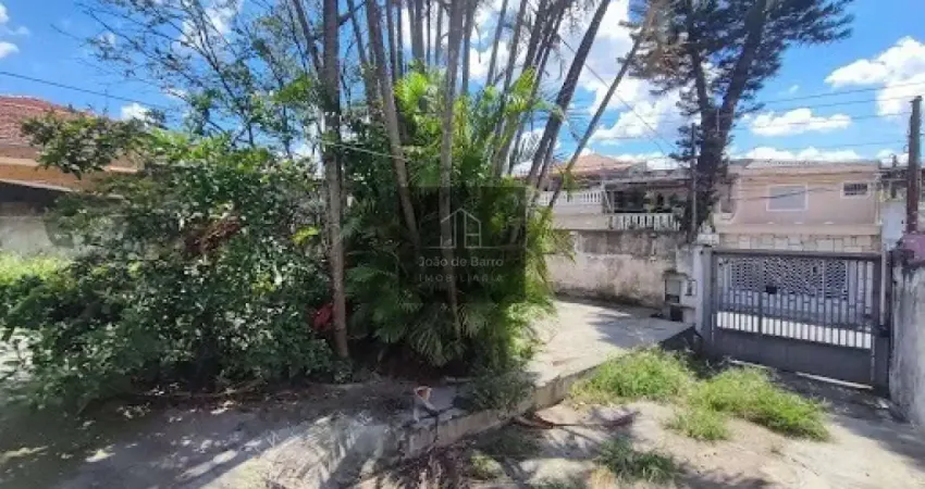 Espaço e conforto! casa ampla 2 dorms. vila marari, quintal gigante (300m²) e armários.