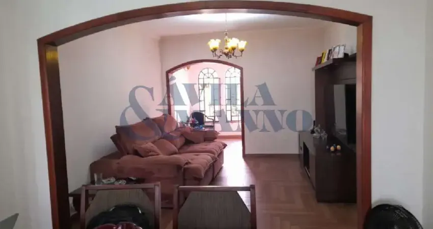 Venda de Casa de Luxo na Mooca, São Paulo-SP: 3 quartos, 1 suíte, 1 sala, 4 banheiros, 5 vagas de garagem, 320m².