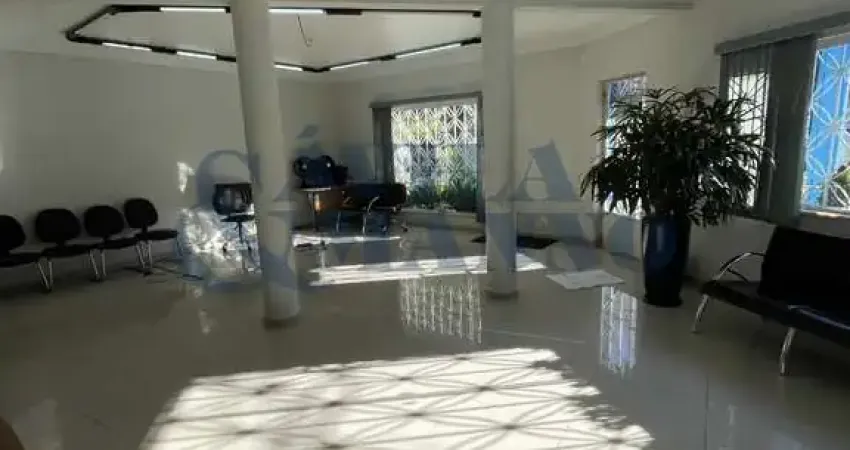 Imperdível Casa Comercial no  Mooca - São Paulo-SP! 6 Salas, 5 Banheiros, 4 Vagas, 360m² de Área. Agende sua visita!
