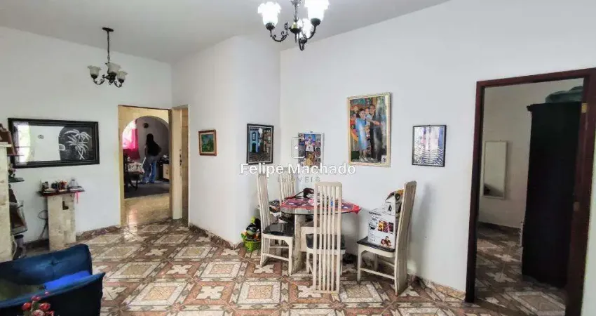 Casa classica com piscina, churrasqueira e 200m² - Para famílias grandes