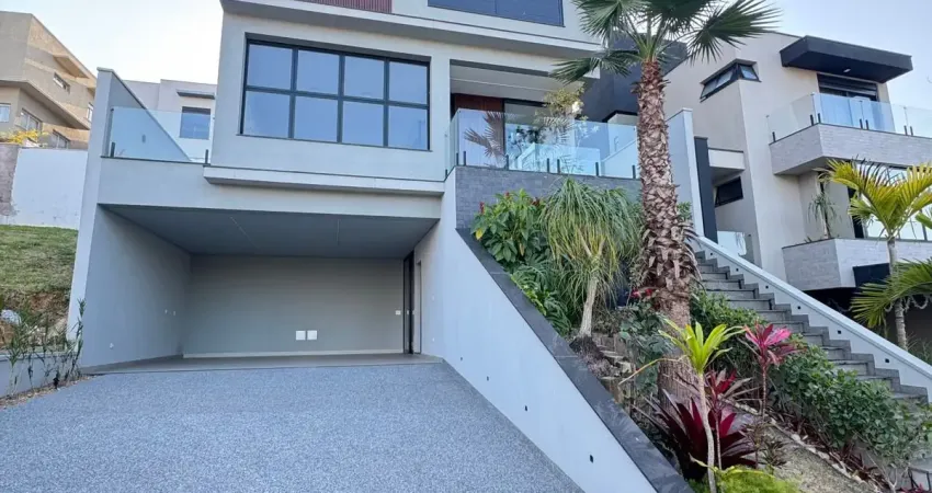 Luxuosa casa à venda no condominio bella citta – espaço, estilo e segurança.