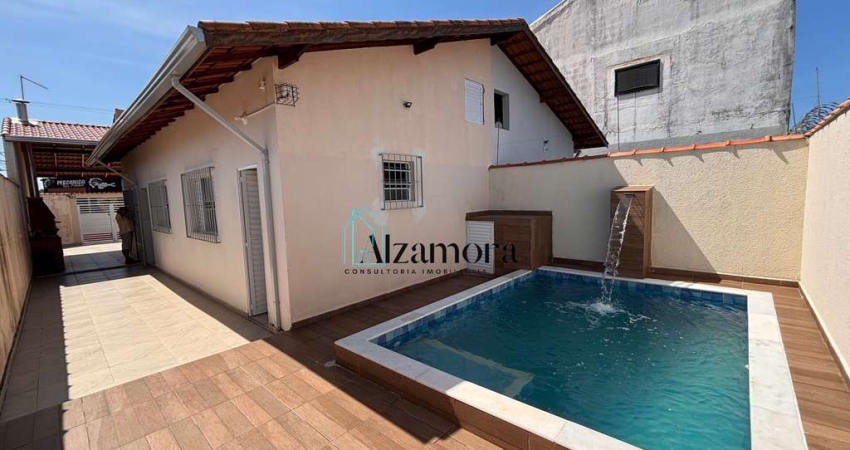 Casa com piscina a venda em Itanhaém, lado praia.